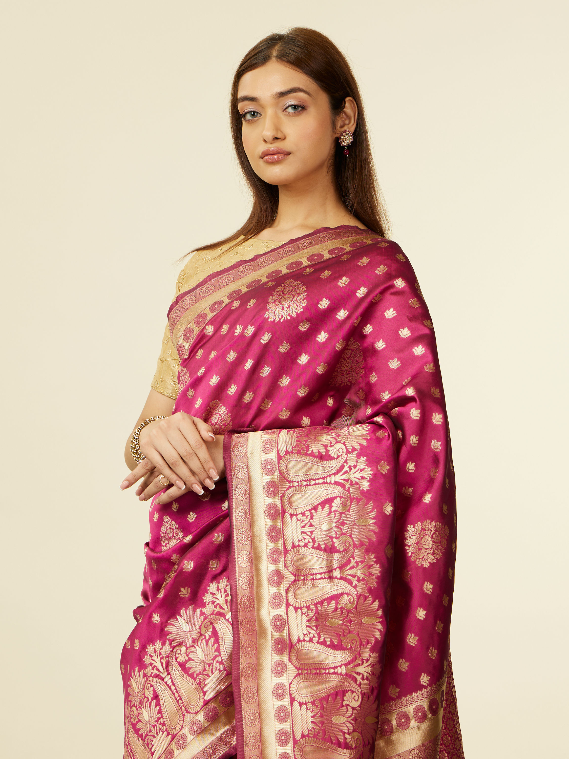 Mohey Women Mauve Wine Paisley Patterned Saree