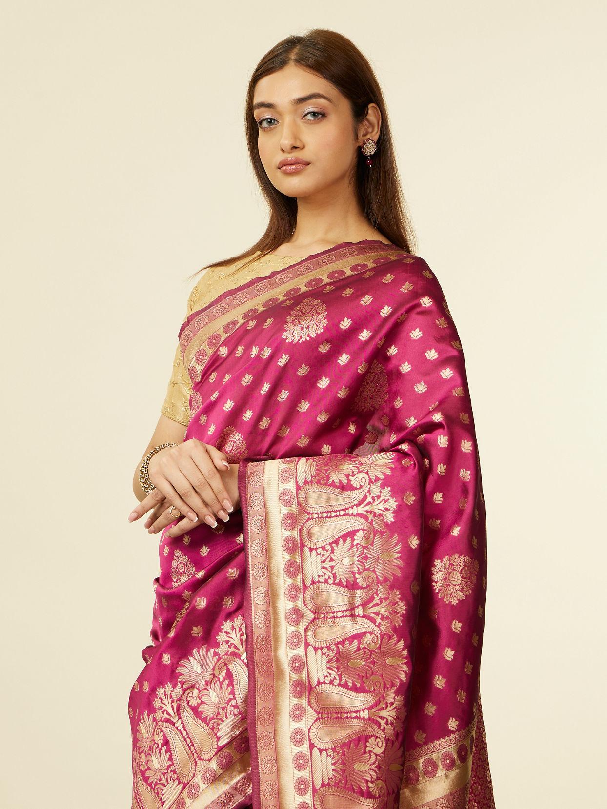 Mohey Women Mauve Wine Paisley Patterned Saree image number 1