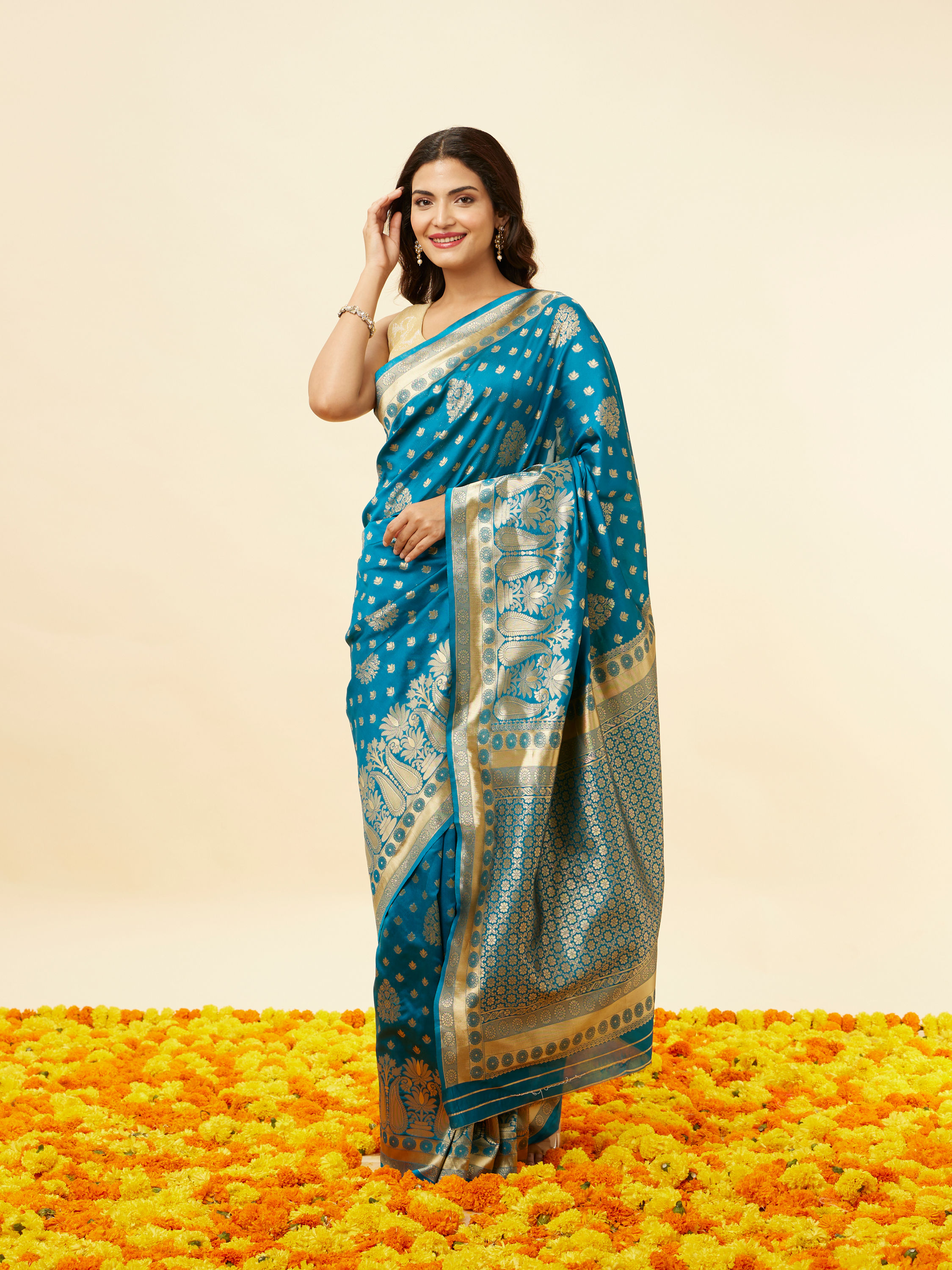 Mohey Women Royal Blue Paisley Bordered Saree