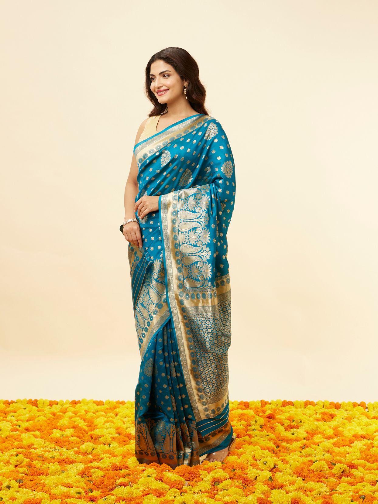 Royal Blue Paisley Bordered Saree image number 3