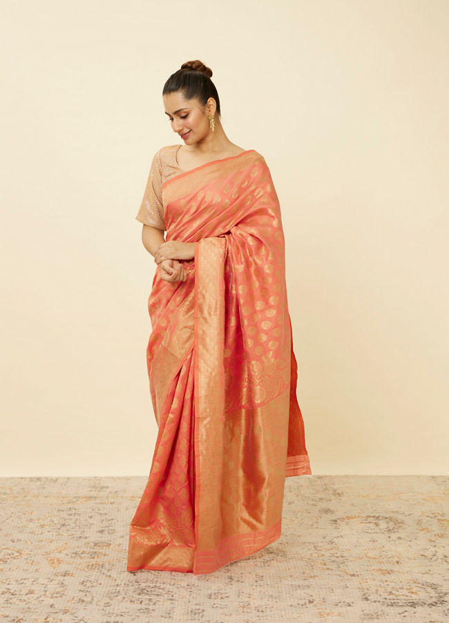 Mohey Women Coral Pink Floral Patterned Saree