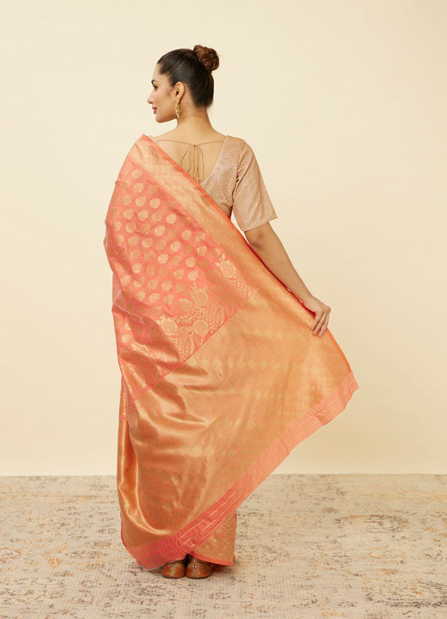 Mohey Women Coral Pink Floral Patterned Saree