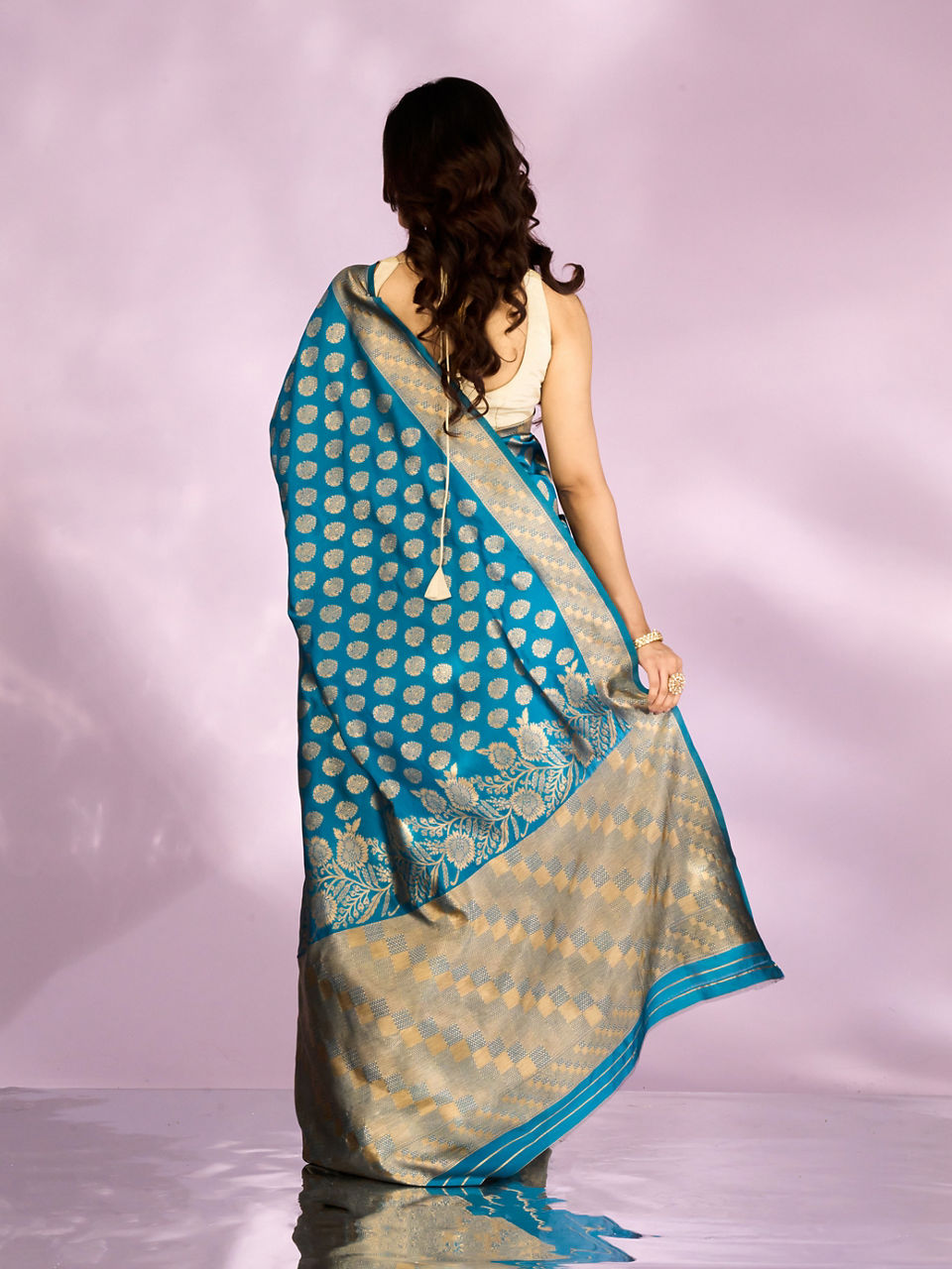 Mohey Women Elegant Cerulean Blue Tradition Saree