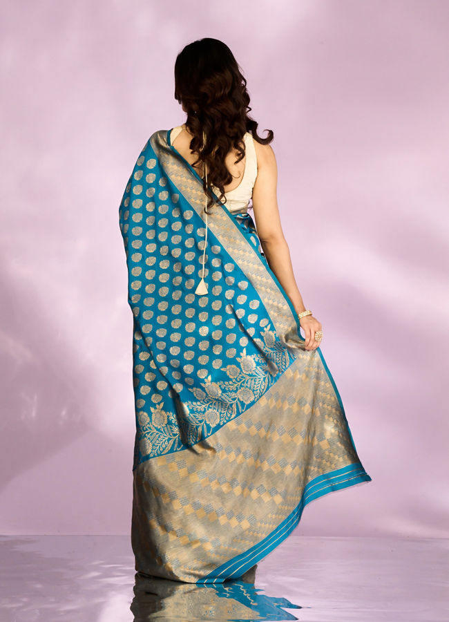 Mohey Women Elegant Cerulean Blue Tradition Saree