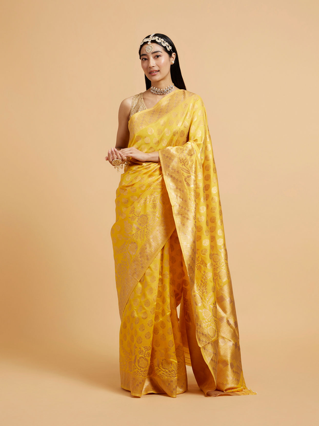 alt message - Mohey Women Sunshine Yellow Buta Patterned Saree with Bel Buti Border image number 0