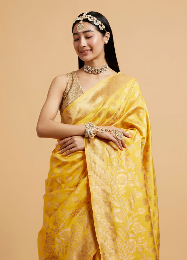 alt message - Mohey Women Sunshine Yellow Buta Patterned Saree with Bel Buti Border image number 1