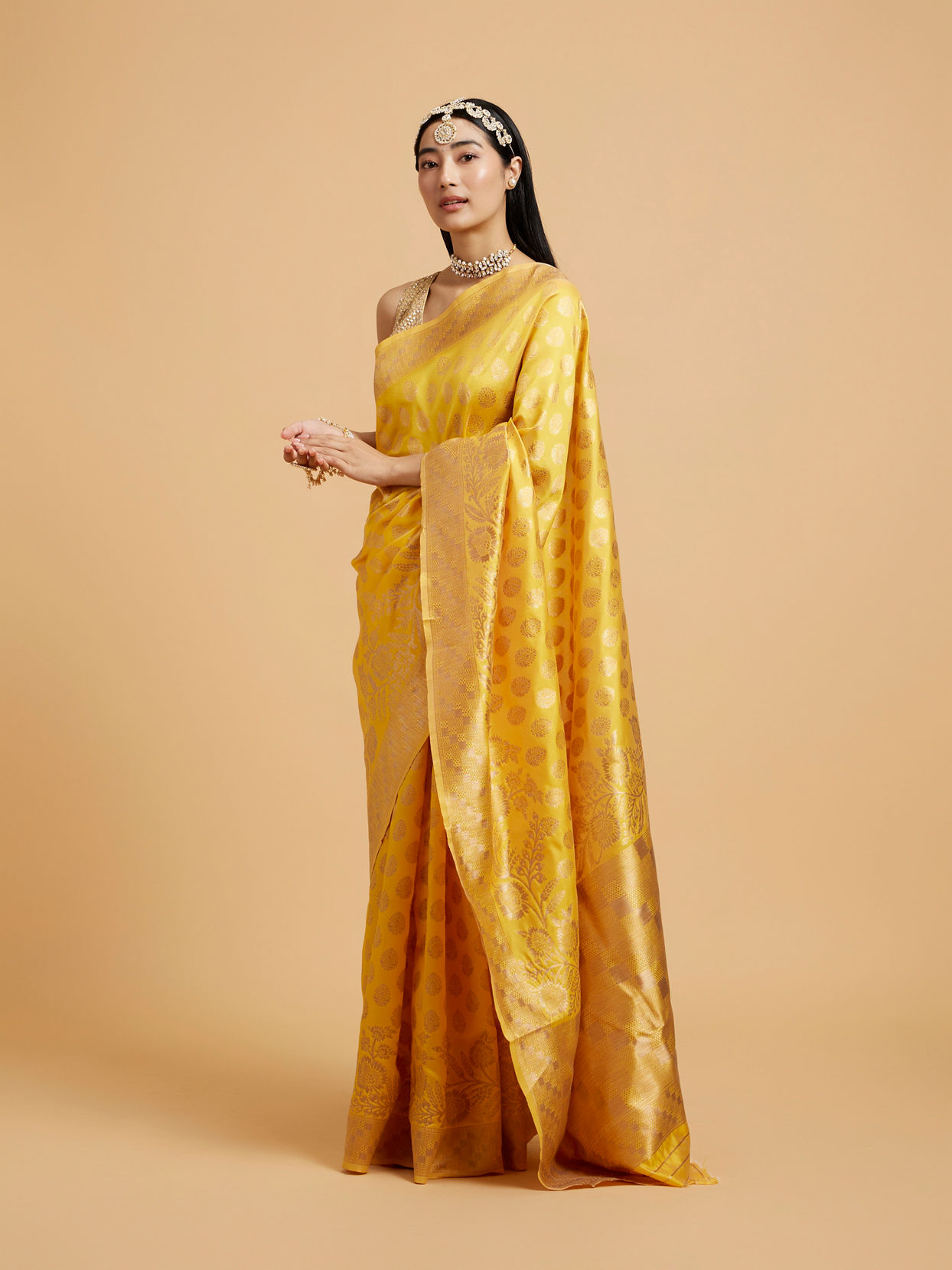 alt message - Mohey Women Sunshine Yellow Buta Patterned Saree with Bel Buti Border image number 2