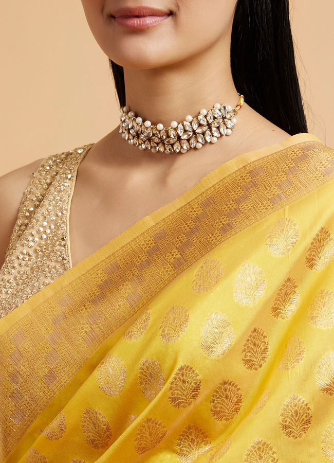 alt message - Mohey Women Sunshine Yellow Buta Patterned Saree with Bel Buti Border image number 3