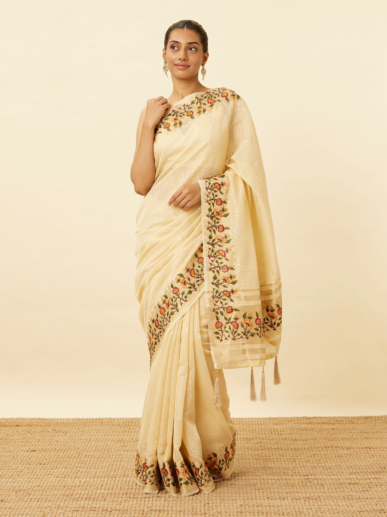 alt message - Mohey Women Ivory White Saree with Sequins and Patterned Borders image number 0