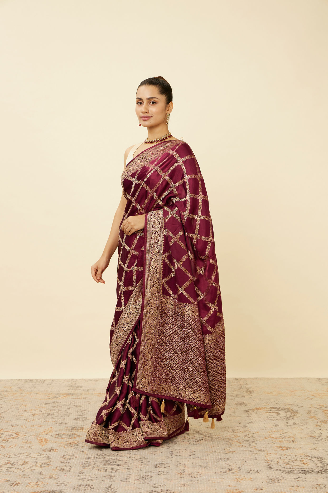 Mohey Women Wine Satin Saree with Harlequin Patterns