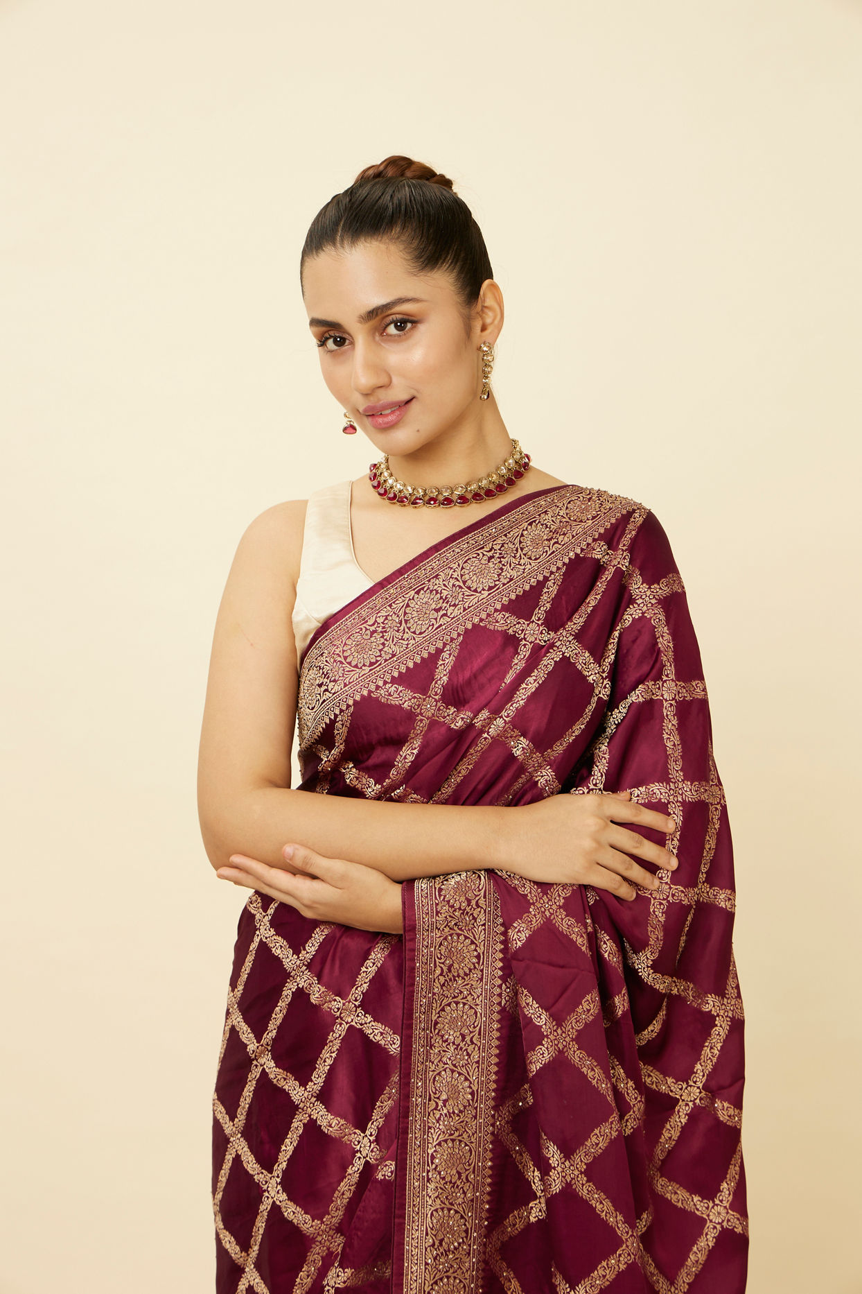 Mohey Women Wine Satin Saree with Harlequin Patterns