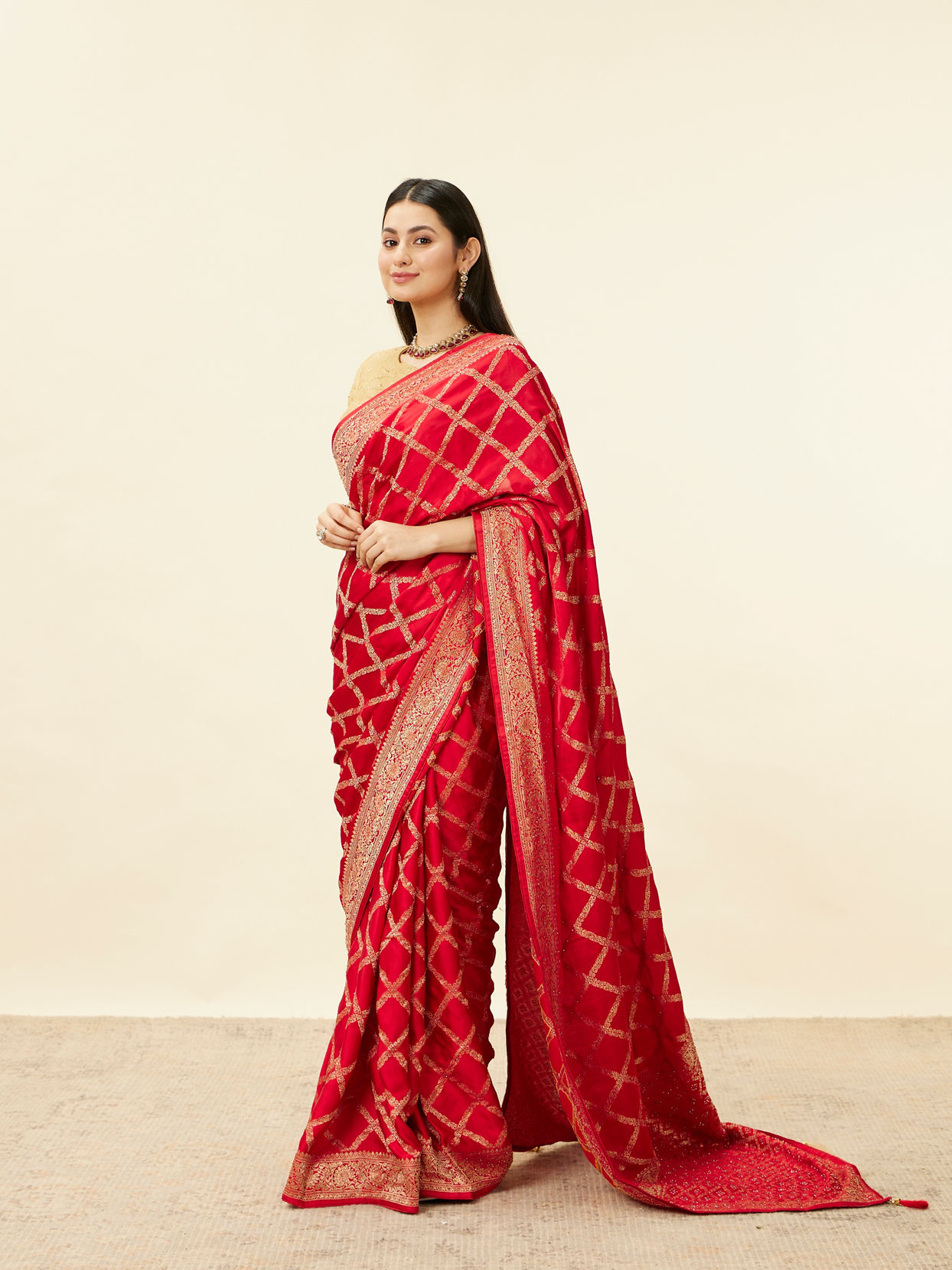 Mohey Women Tomato Red Grid Patterned Stone Work Saree