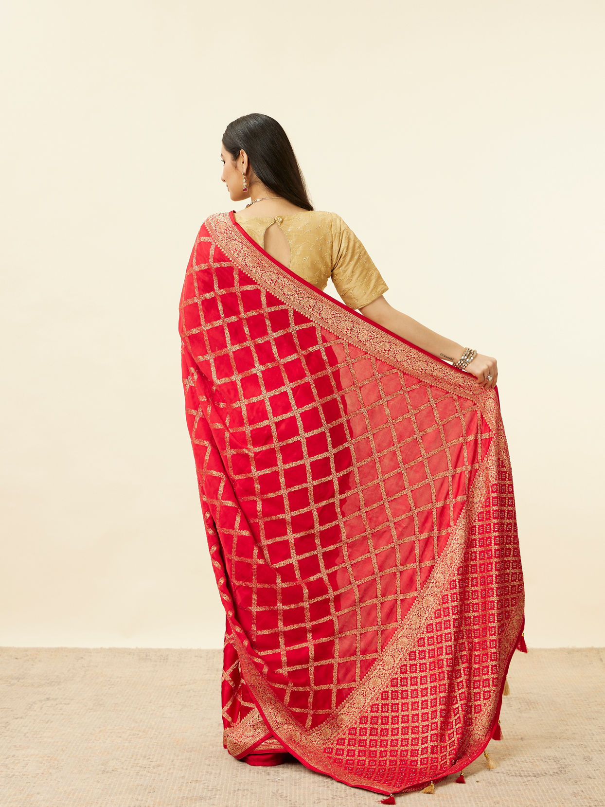 Mohey Women Tomato Red Grid Patterned Stone Work Saree