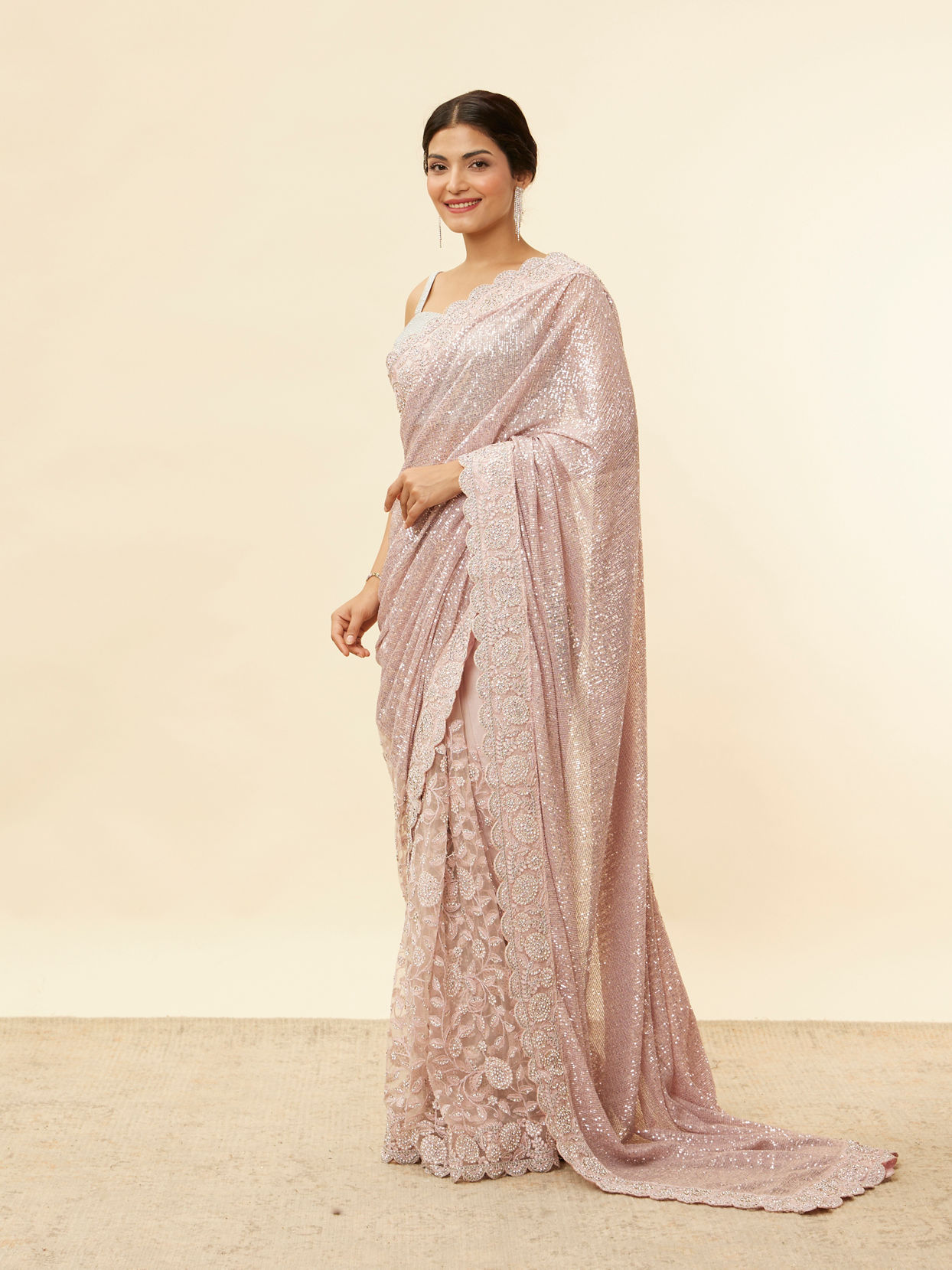Mohey Women Pastel Purple Bel Buti Patterned Stone Work Saree