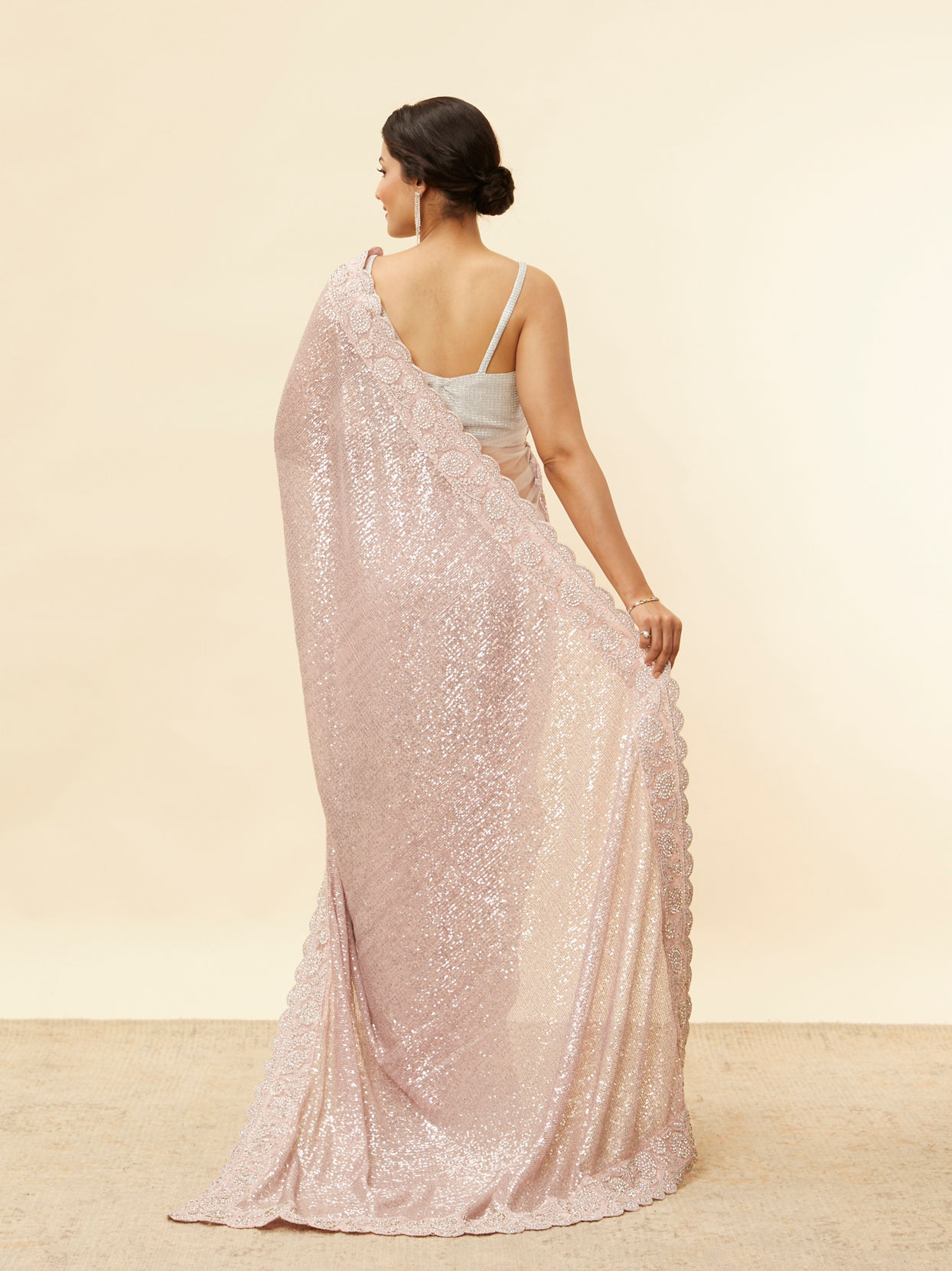 Mohey Women Pastel Purple Bel Buti Patterned Stone Work Saree