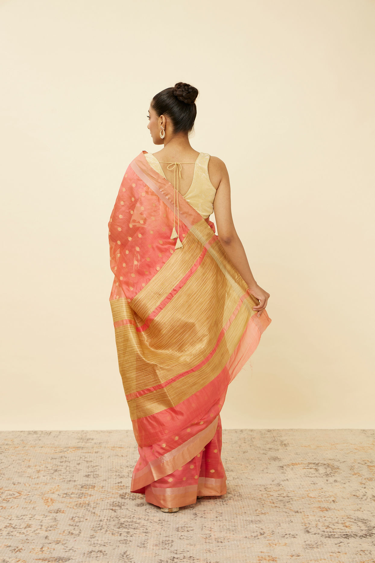 Mohey Women Flamingo Pink Saree with Zari Motifs