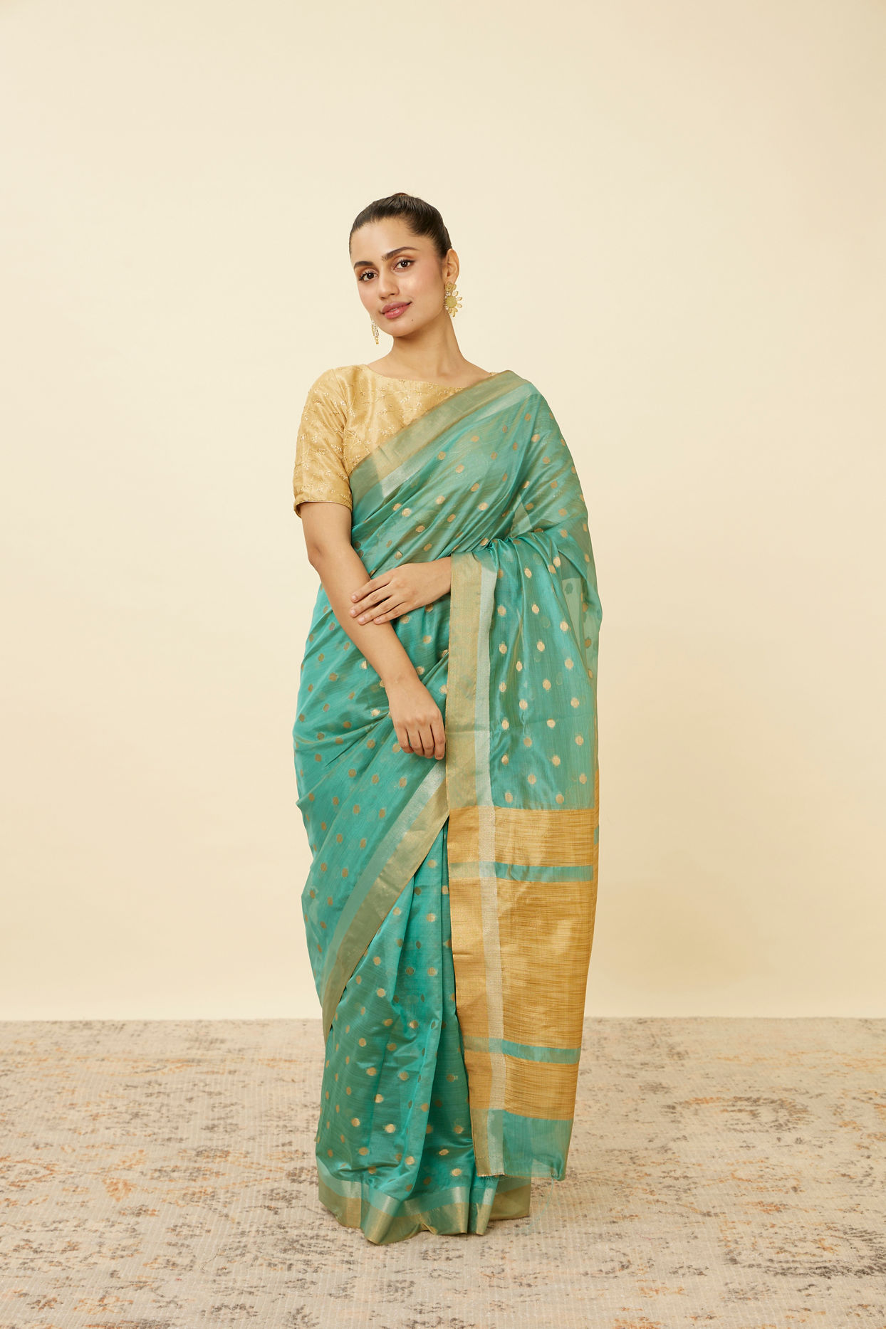 Mohey Women Ocean Green Shimmery Patterned Saree