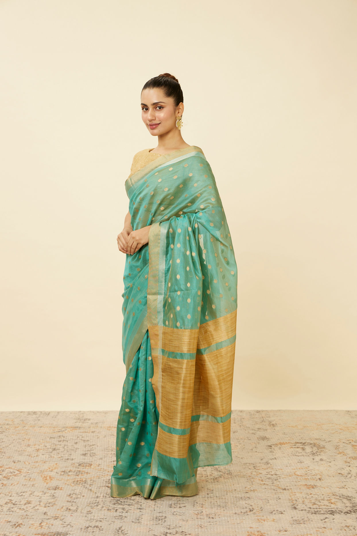 Mohey Women Ocean Green Shimmery Patterned Saree