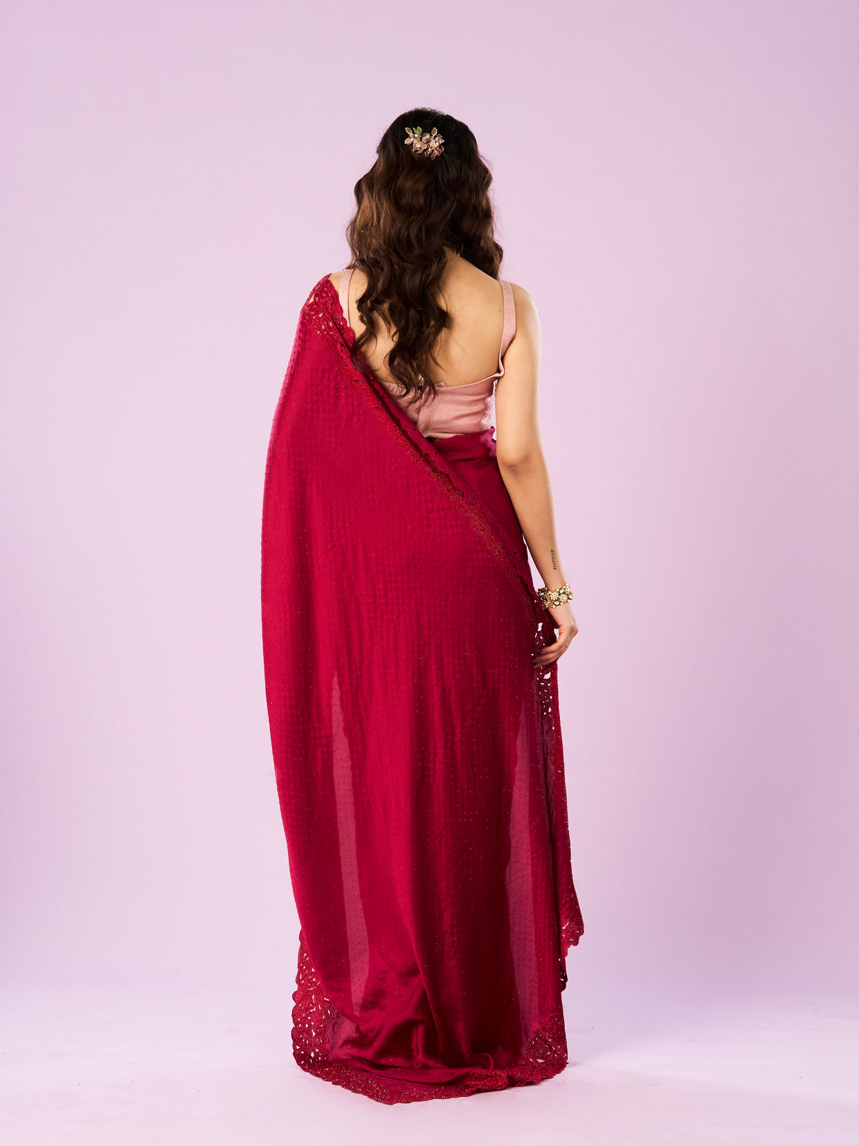 Mohey Women Pink Satin Majesty Saree