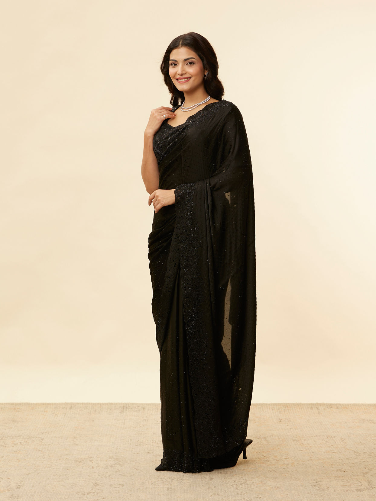 alt message - Mohey Women Onyx Black Stone Work Saree image number 3