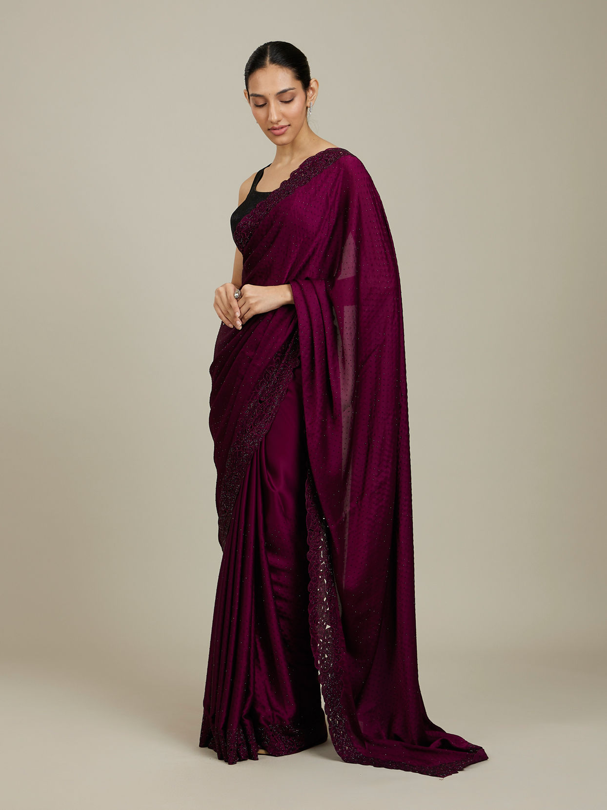 Mohey Women Raspberry Wine Floral Patterned Stone Work Saree image number 2