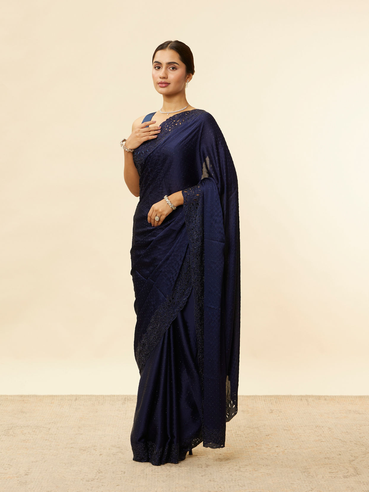 alt message - Mohey Women Indigo Blue Stone Work Saree image number 3