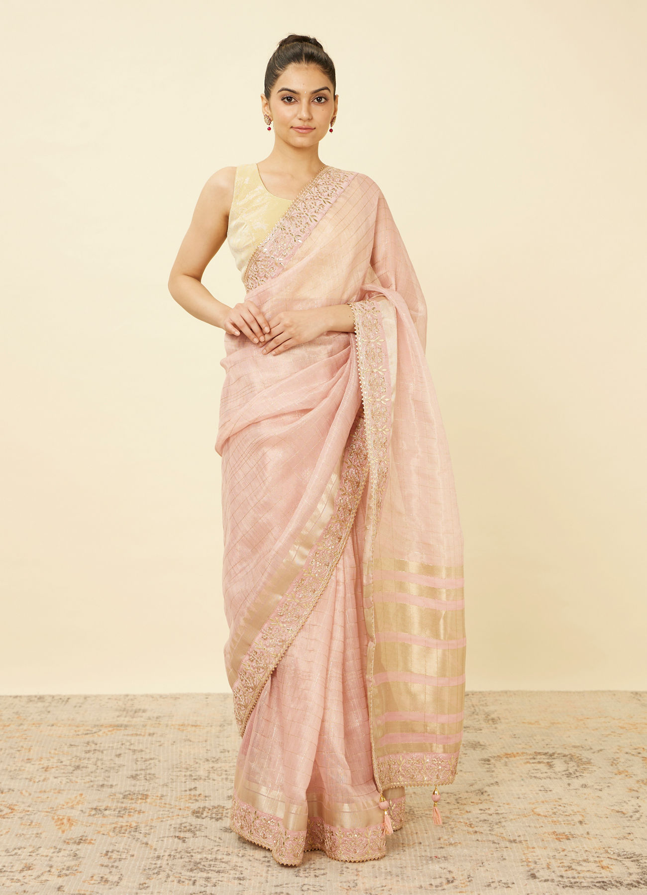 Mohey Women Rose Shadow Pink Saree with Floral Patterned Borders