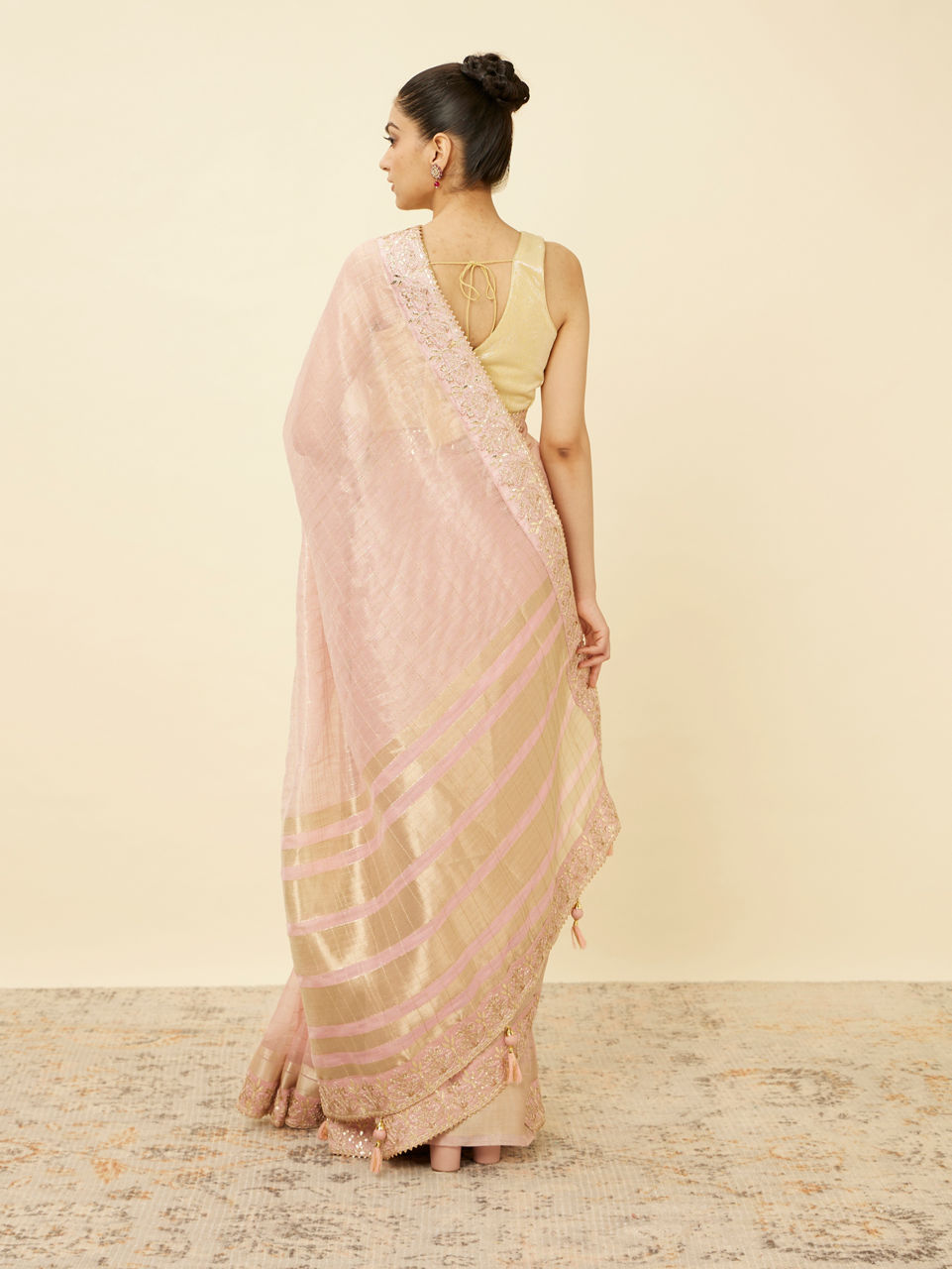 Mohey Women Rose Shadow Pink Saree with Floral Patterned Borders