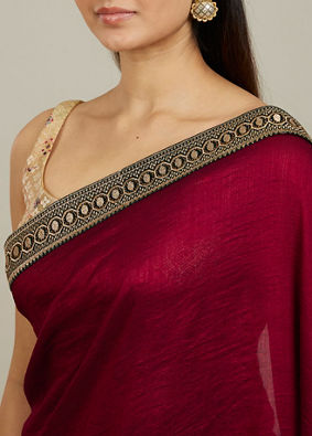 Mohey Women Rose Red Embroidered Border Saree image number 3