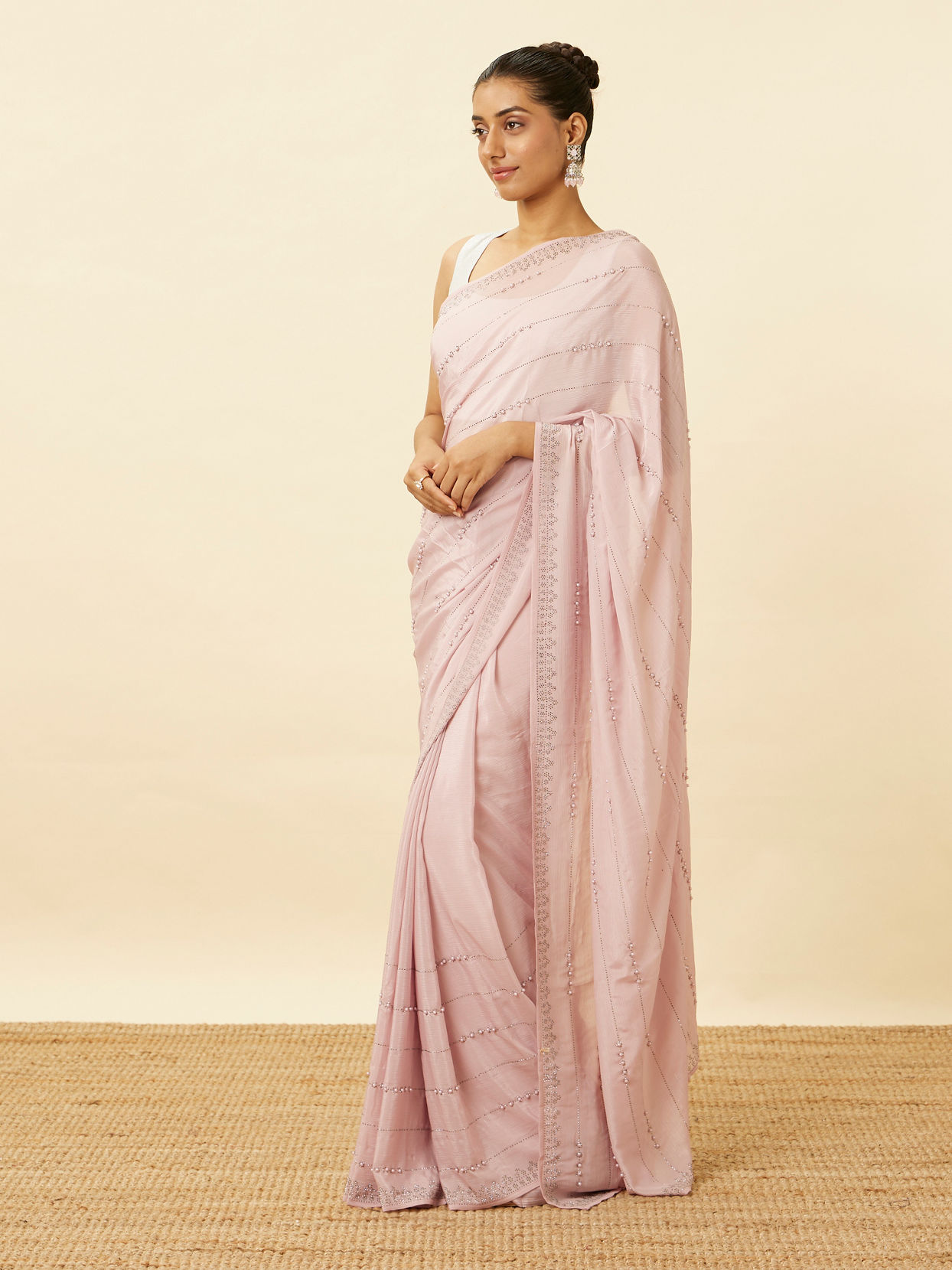 alt message - Mohey Women Lavender Pink Saree with Stone Work image number 3