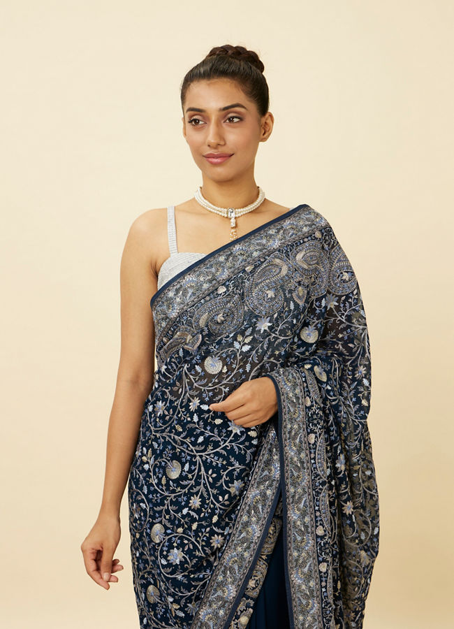 alt message - Mohey Women Indigo Blue Paisley Patterned Saree image number 1