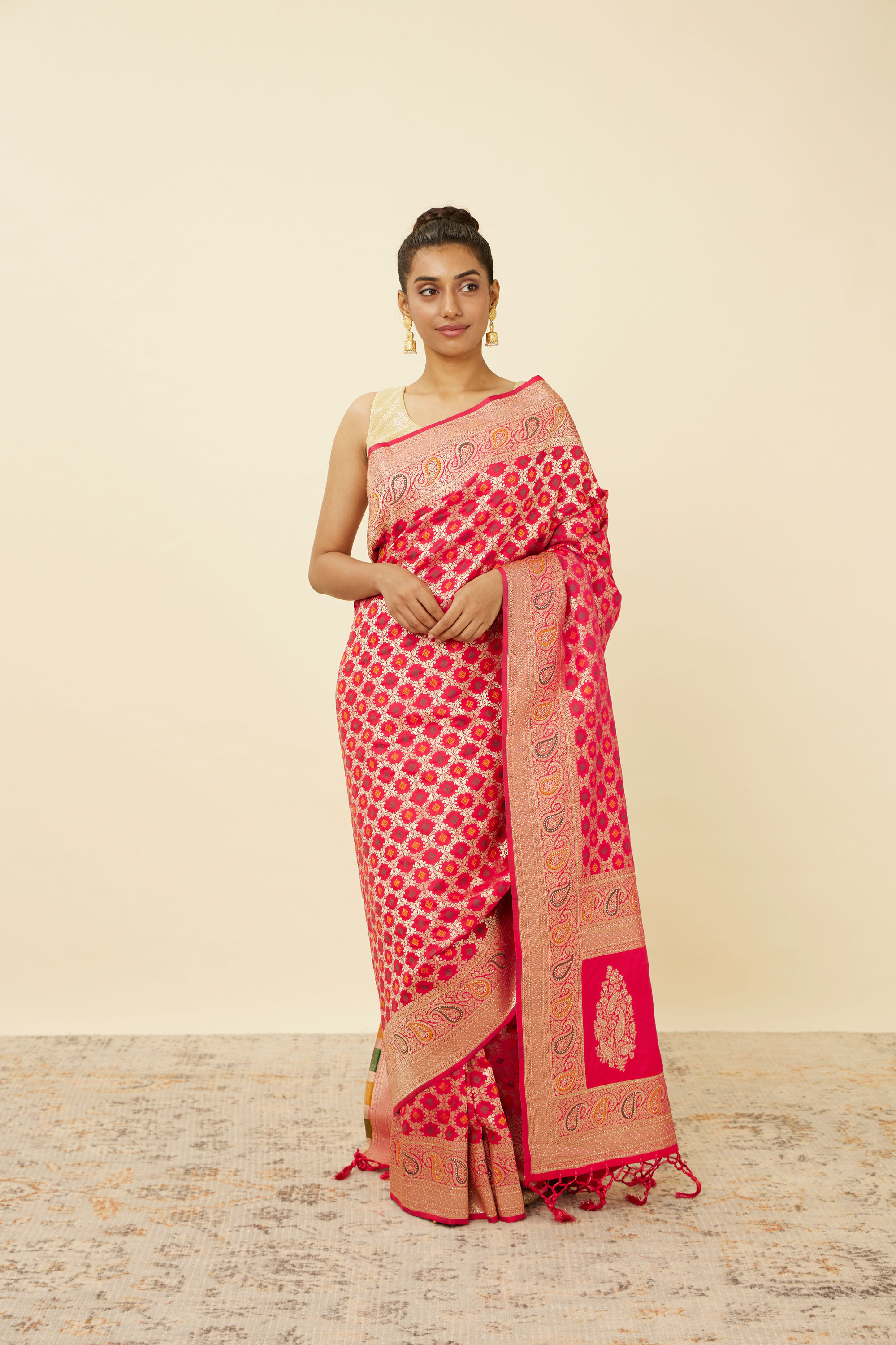 Mohey Women Ruby Pink Paisley Patterned Saree