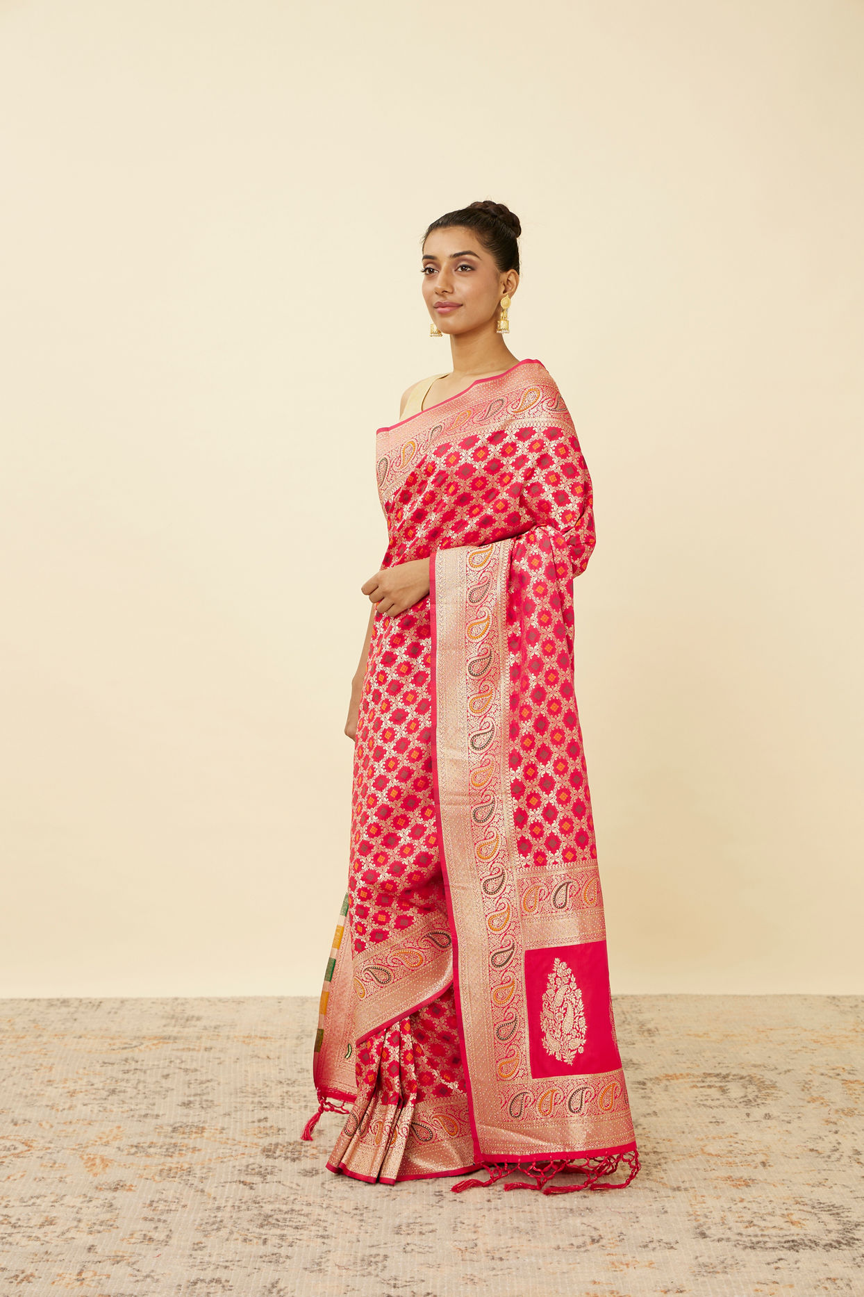 Ruby Pink Paisley Patterned Saree image number 3