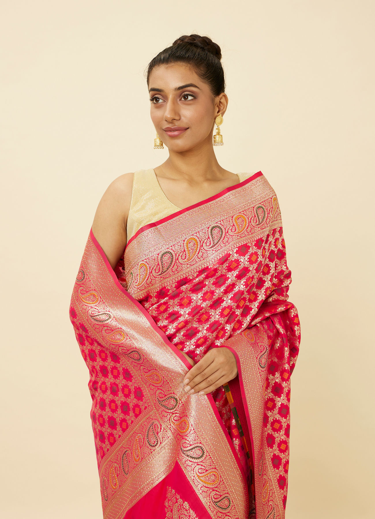 Mohey Women Ruby Pink Paisley Patterned Saree