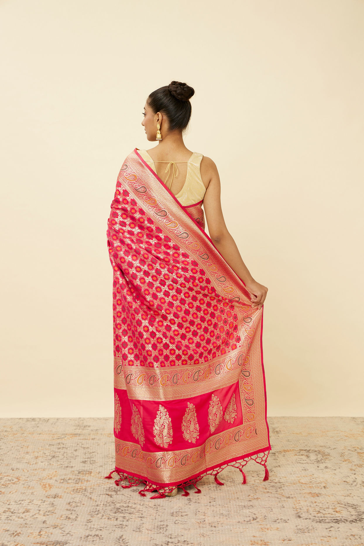 Ruby Pink Paisley Patterned Saree image number 2