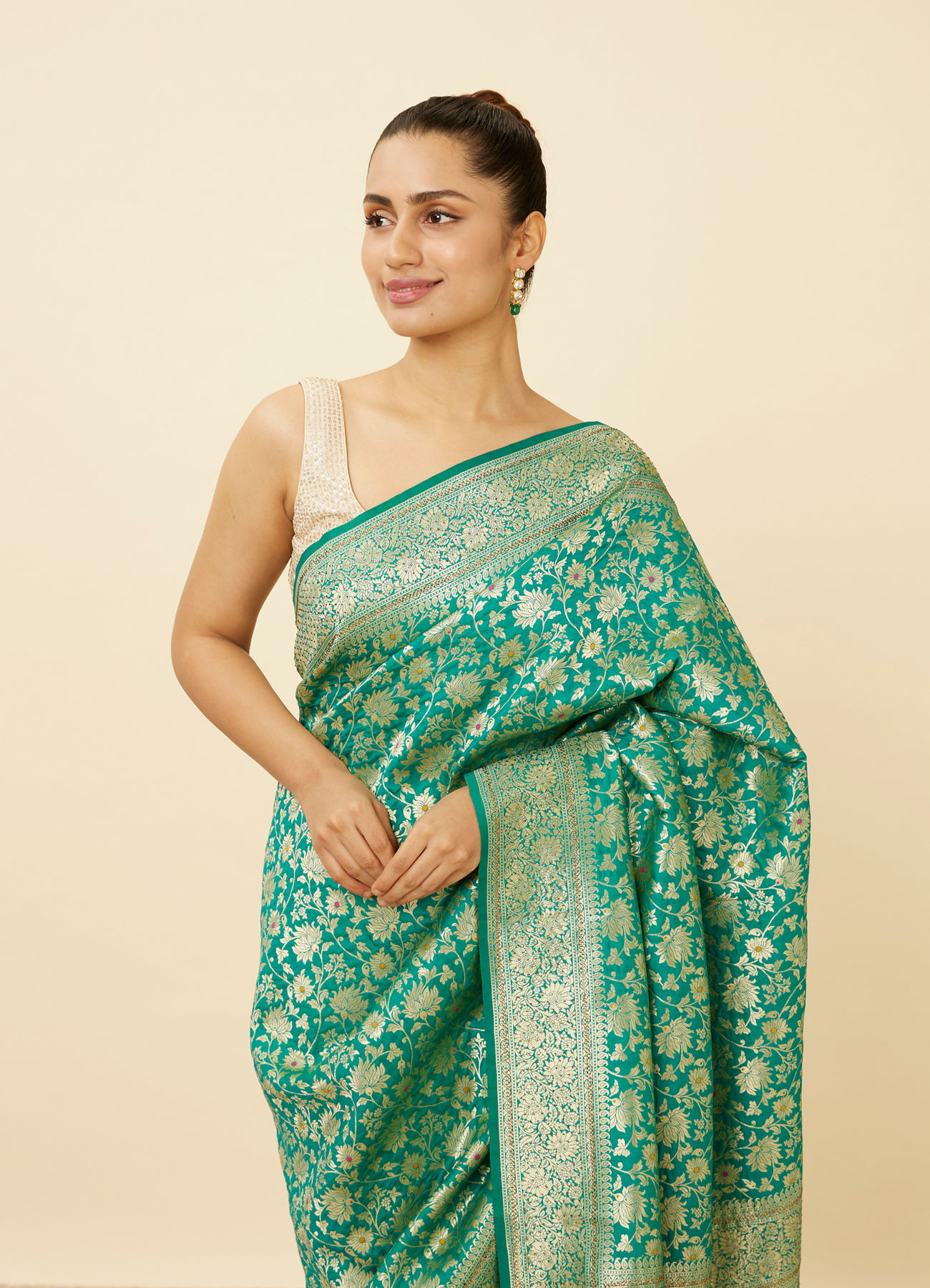 Mohey Women Emerald Green Bel Buti Patterned Saree