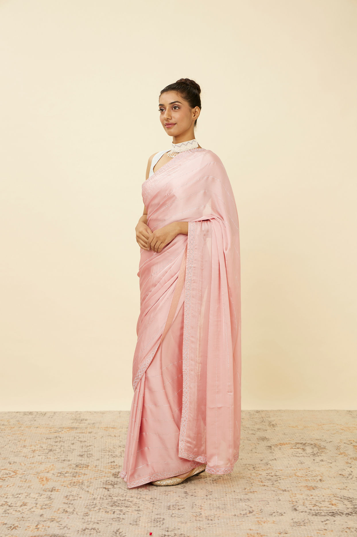 alt message - Mohey Women Fairy Tale Pink Sequined Saree image number 3