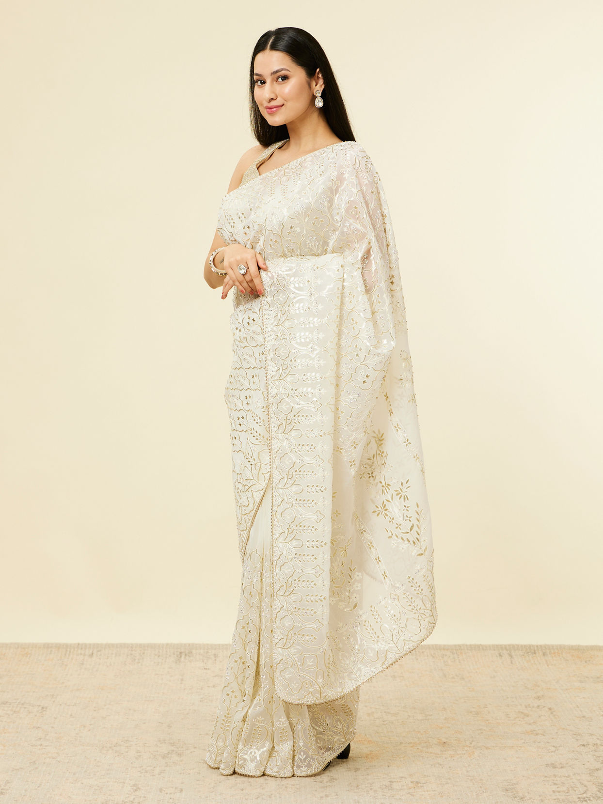 alt message - Mohey Women Cream Stone Work Saree image number 3