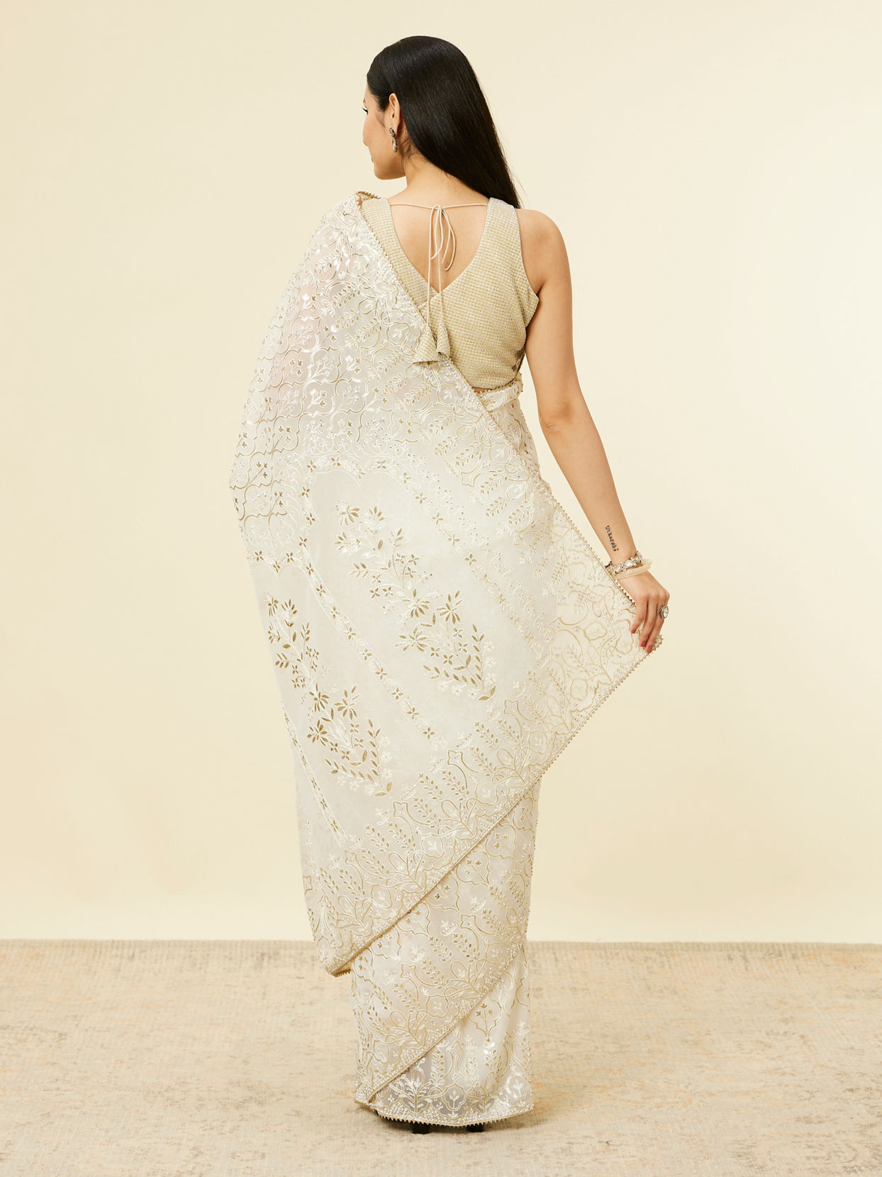 alt message - Mohey Women Cream Stone Work Saree image number 2