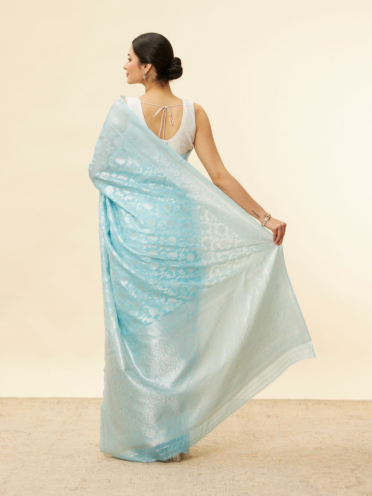 Mohey Women Sky Blue Floral Zari Work Saree