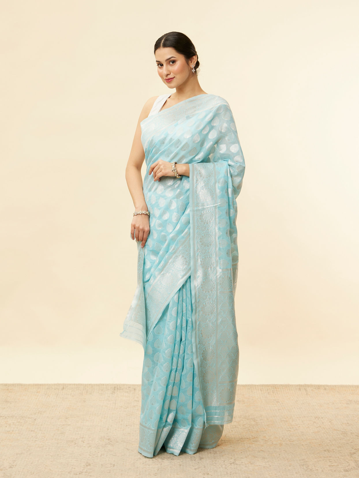 Mohey Women Aquamarine Blue Leaf Patterned Zari Work Saree