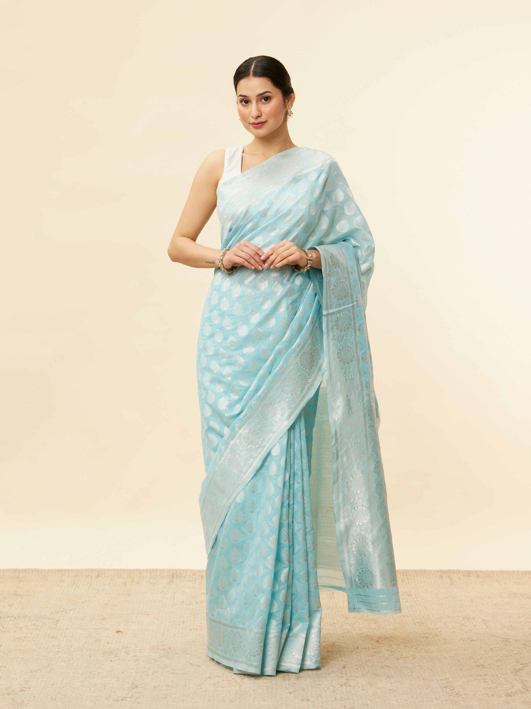 Mohey Women Aquamarine Blue Leaf Patterned Zari Work Saree