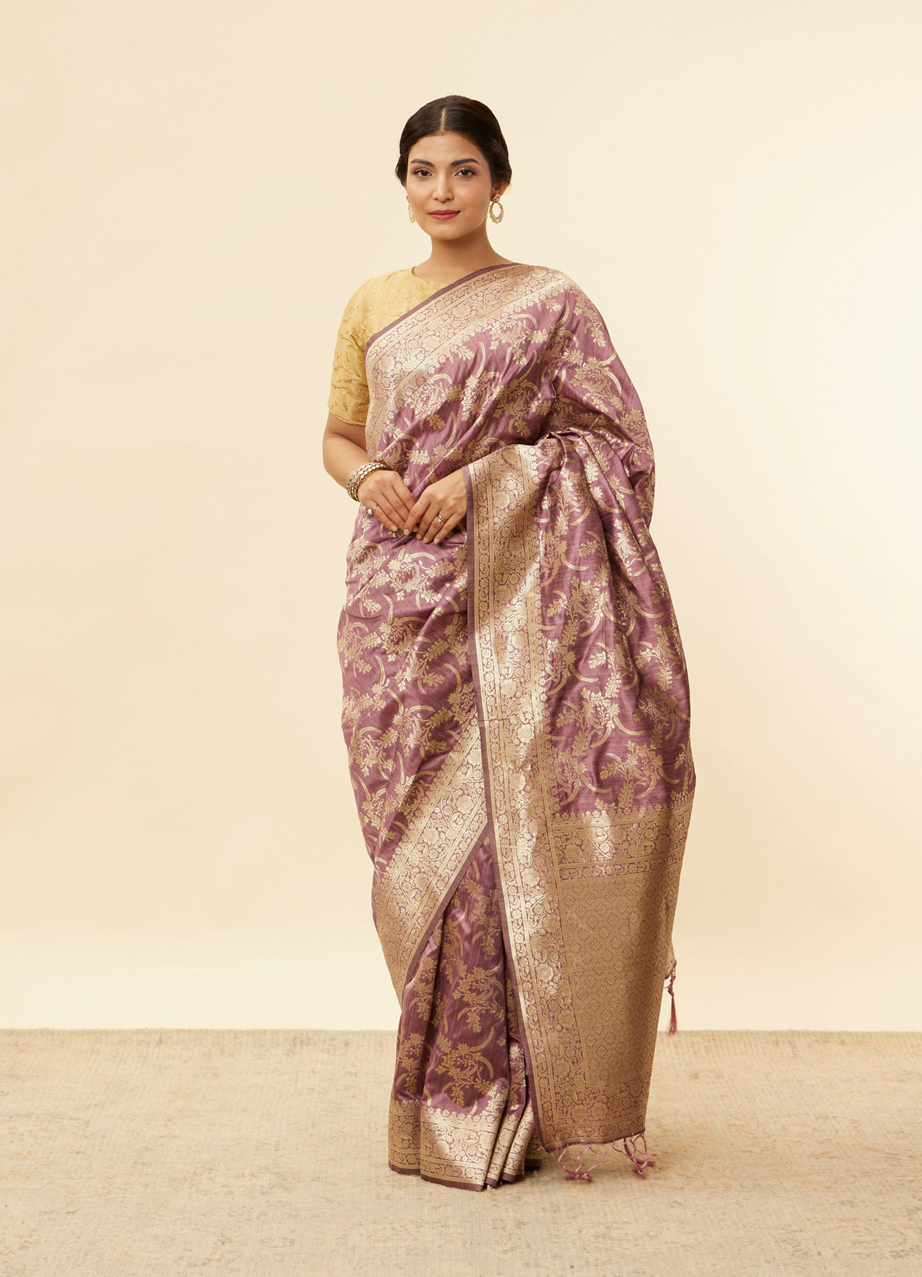 Mohey Women Sparkling Grape Purple Bel Buti Patterned Zari Work Saree