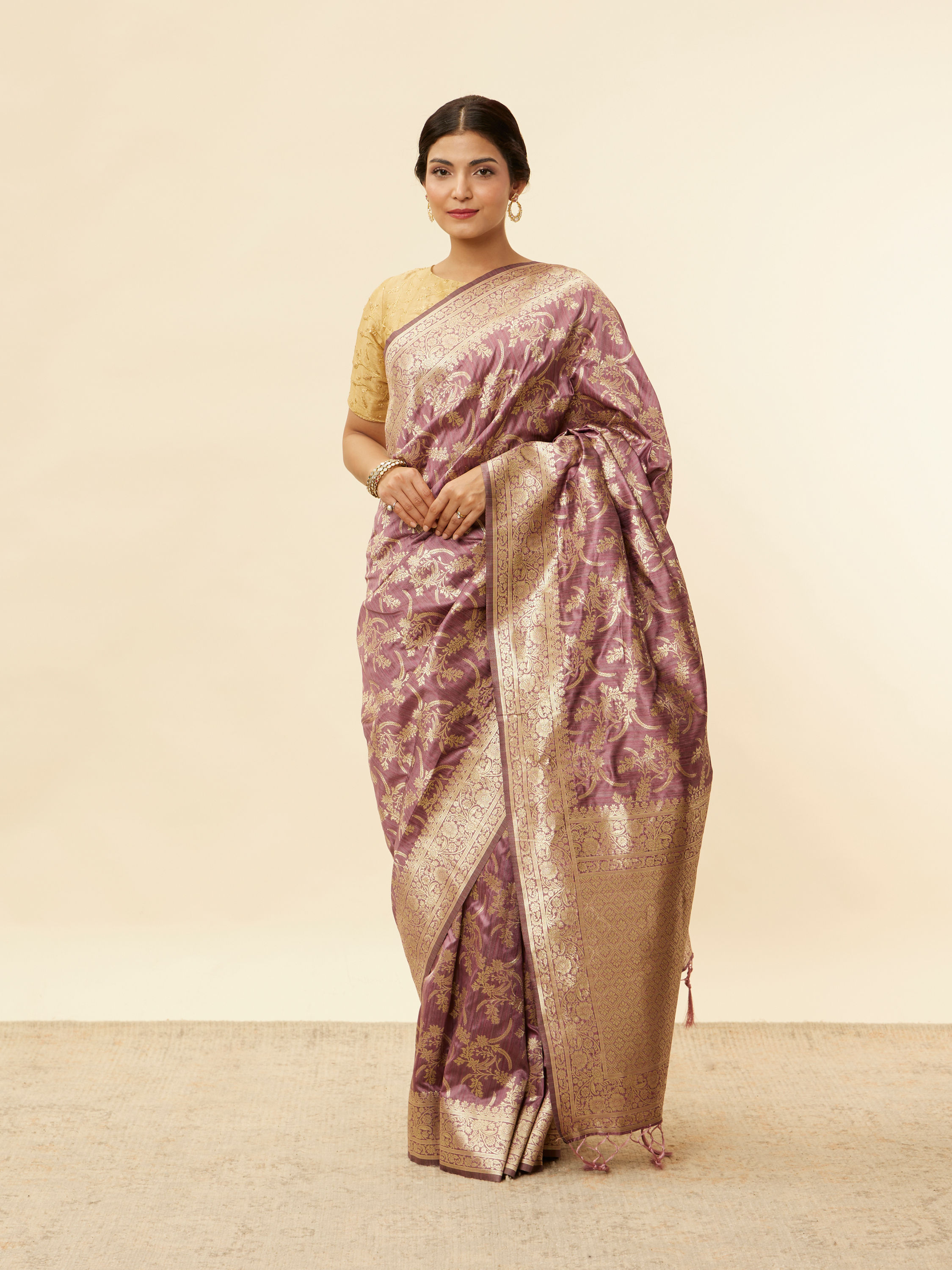 Mohey Women Sparkling Grape Purple Bel Buti Patterned Zari Work Saree