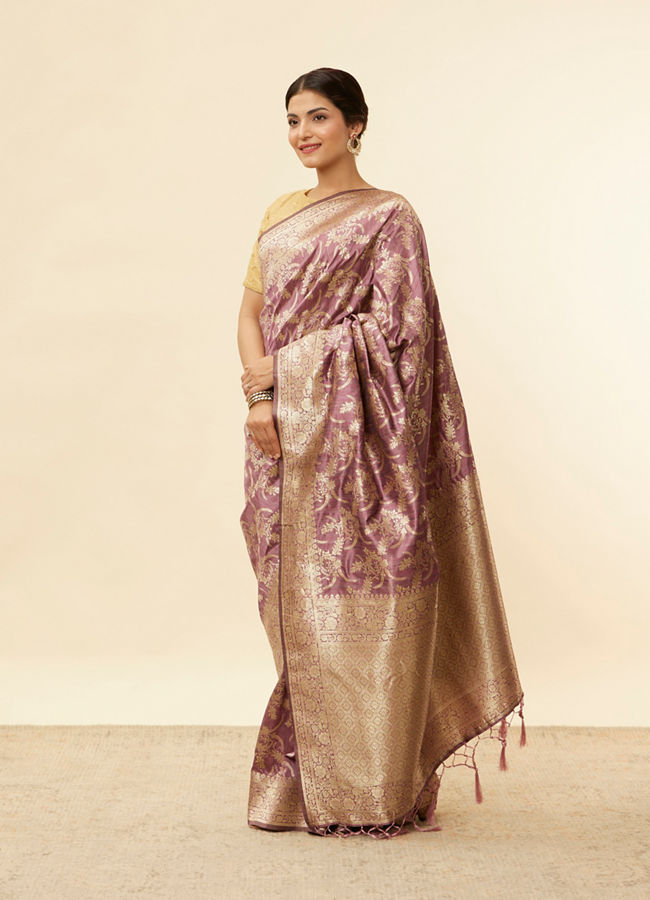 Mohey Women Sparkling Grape Purple Bel Buti Patterned Zari Work Saree
