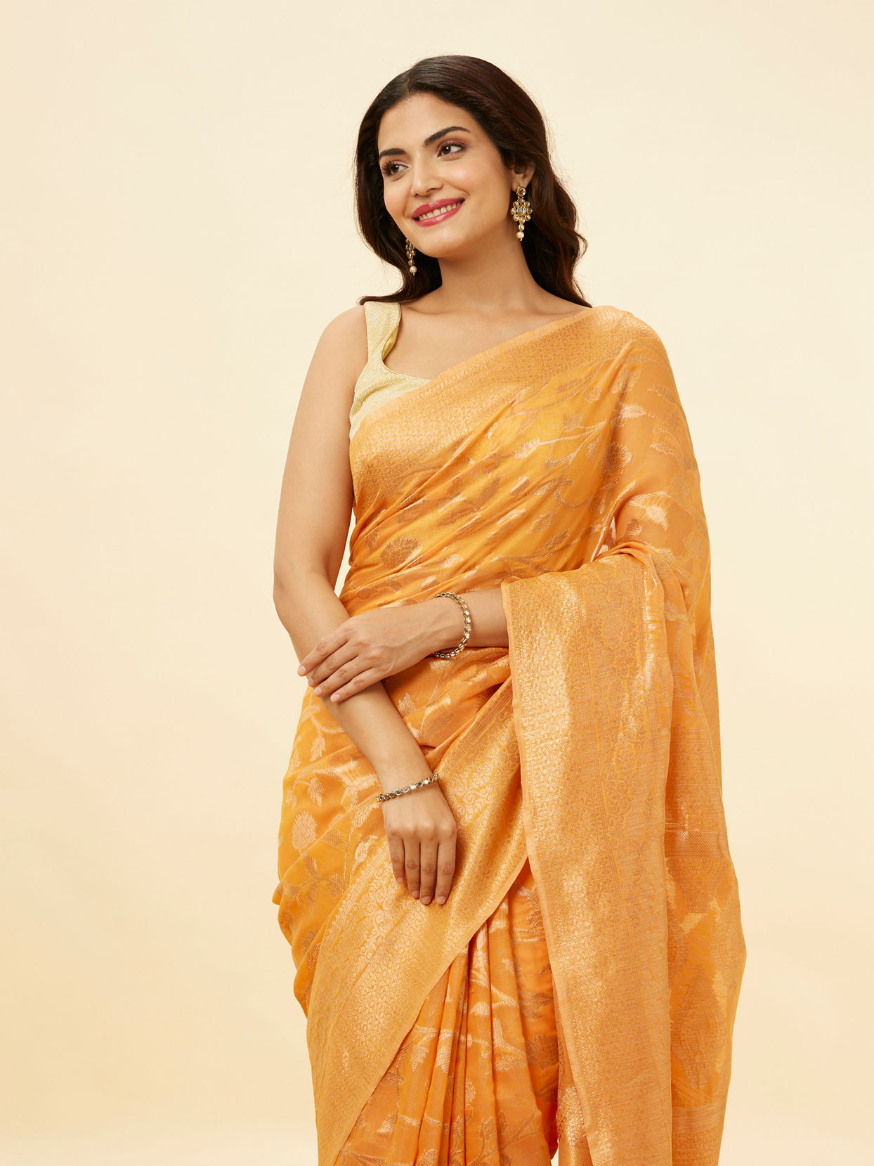 alt message - Mohey Women Sunrise Orange Floral Patterned Saree image number 1