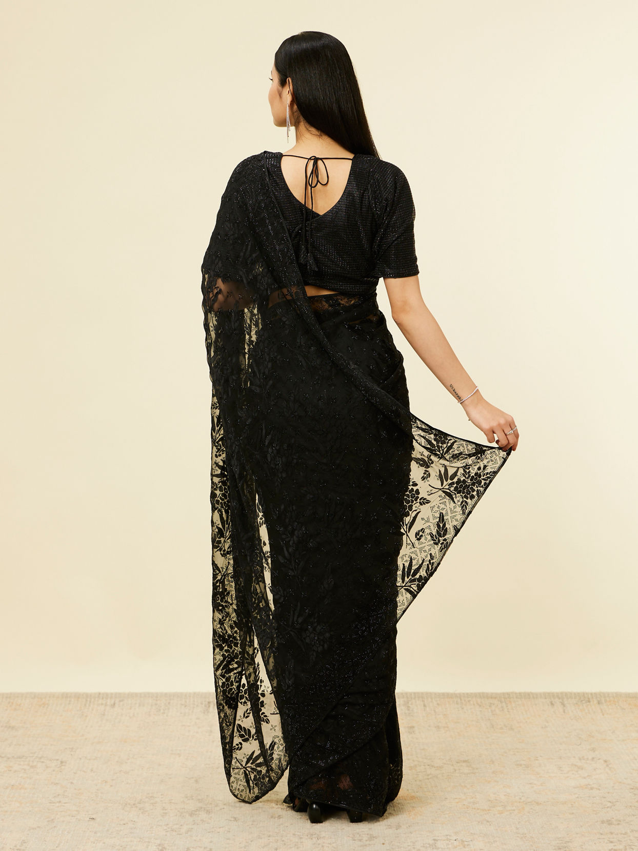 Mohey Women Charcoal Black Floral Printed Rhinestone Embellished Saree