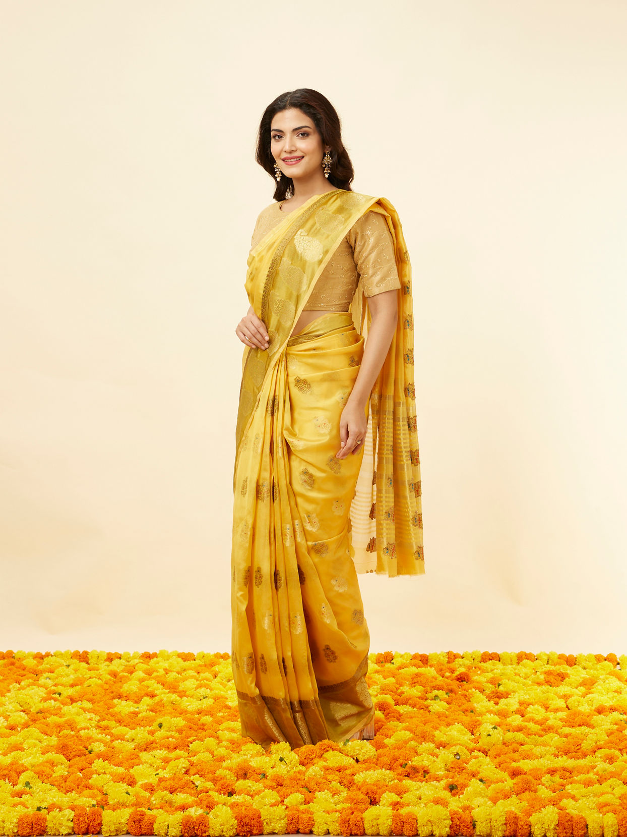 Sunlit Yellow Fern and Paisley Motif Saree image number 3