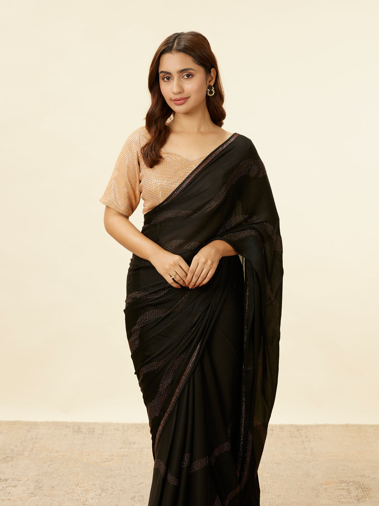 alt message - Mohey Women Charcoal Black Stone Work Saree image number 1