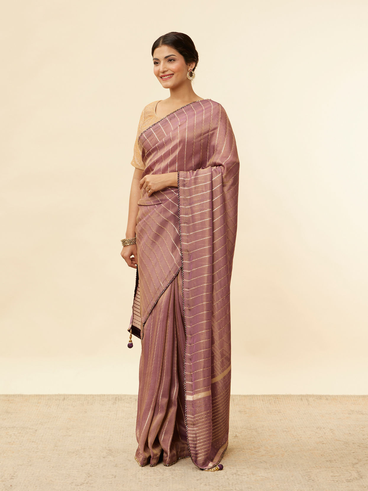 alt message - Mohey Women Mulberry Purple Zari Striped Saree image number 3